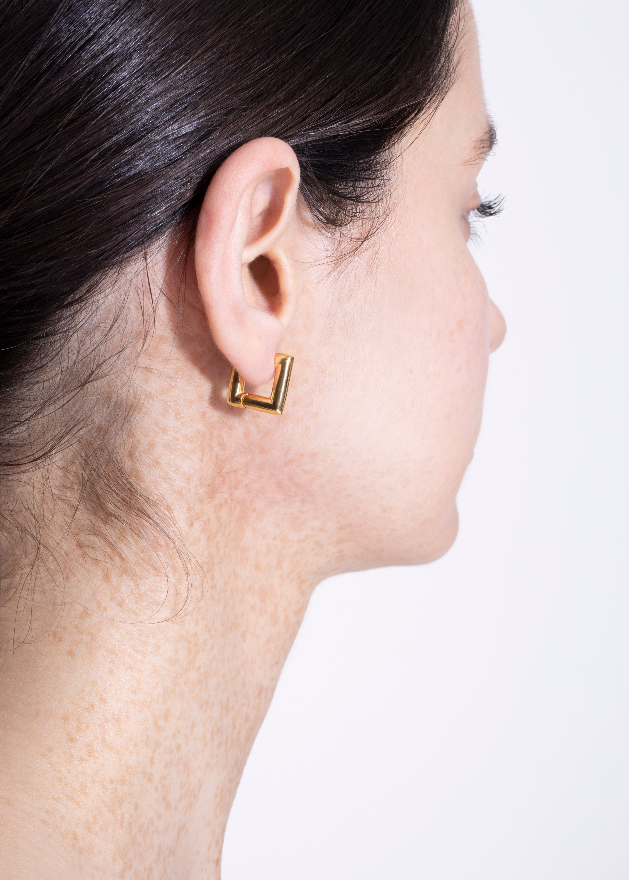 model wearing lizzie earrings in gold