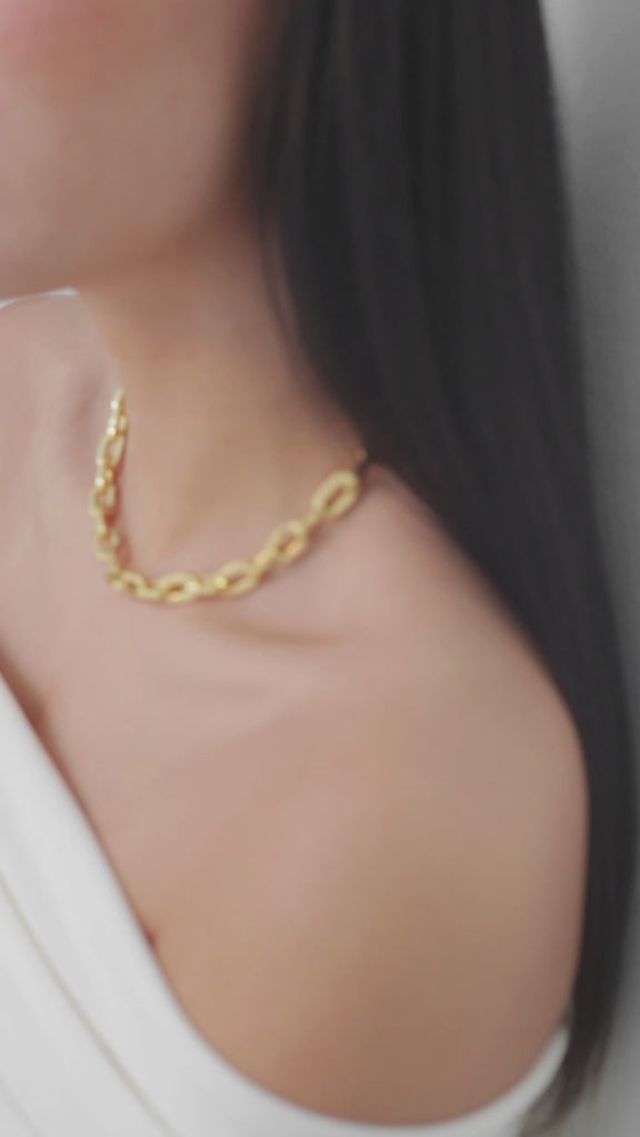 video of model wearing eden necklace in gold